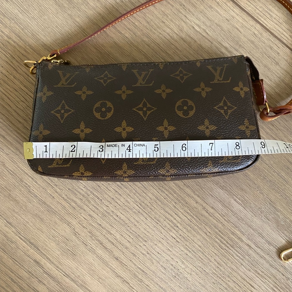 Louis Vuitton Pouchette - Authenitic - Original Owner - 3 Straps, Box, & Dustbag - Picture 6 of 17